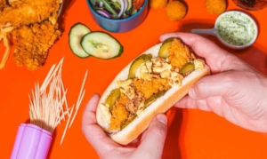 Hot dog aux lanières de poulet Les hot dogs au poulet
