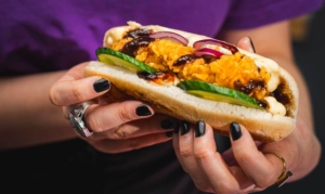 Poulet sous forme de hot dog Chicken Dog – le street food revisité